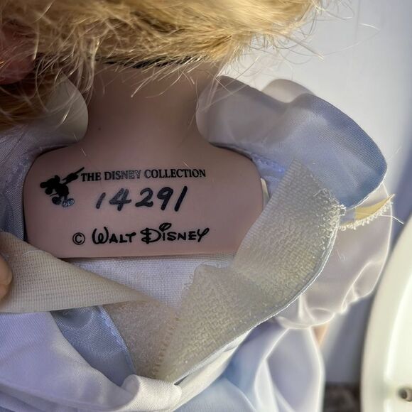 VINTAGE 1988 DISNEY COLLECTION GROLIER ALICE IN WONDERLAND PORCELAIN DOLL Number - Picture 10 of 12